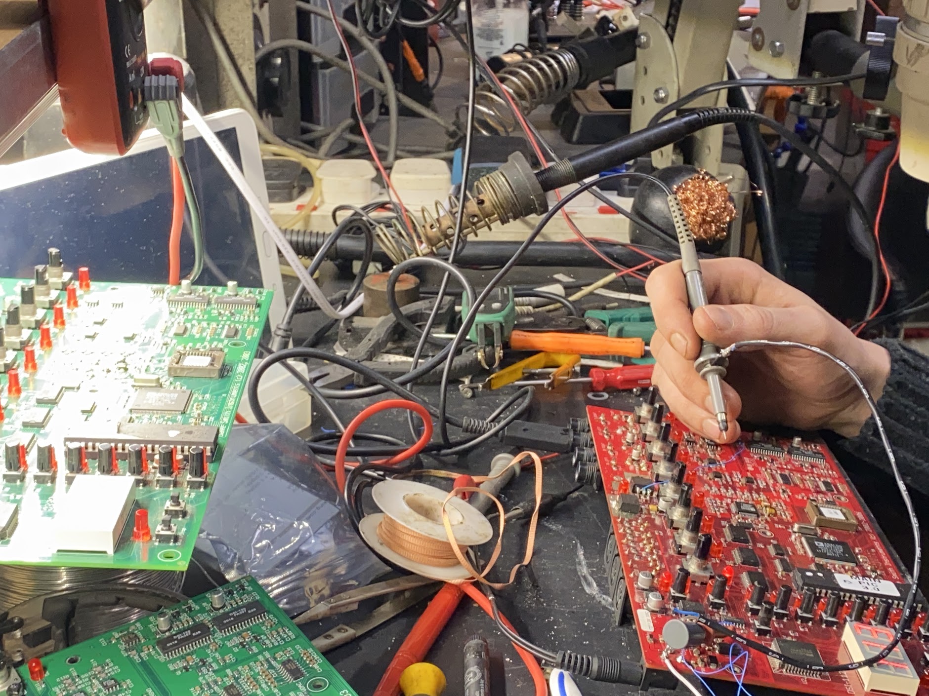 Dave Smith Evolver repair in progress at the Logarhythm workshop