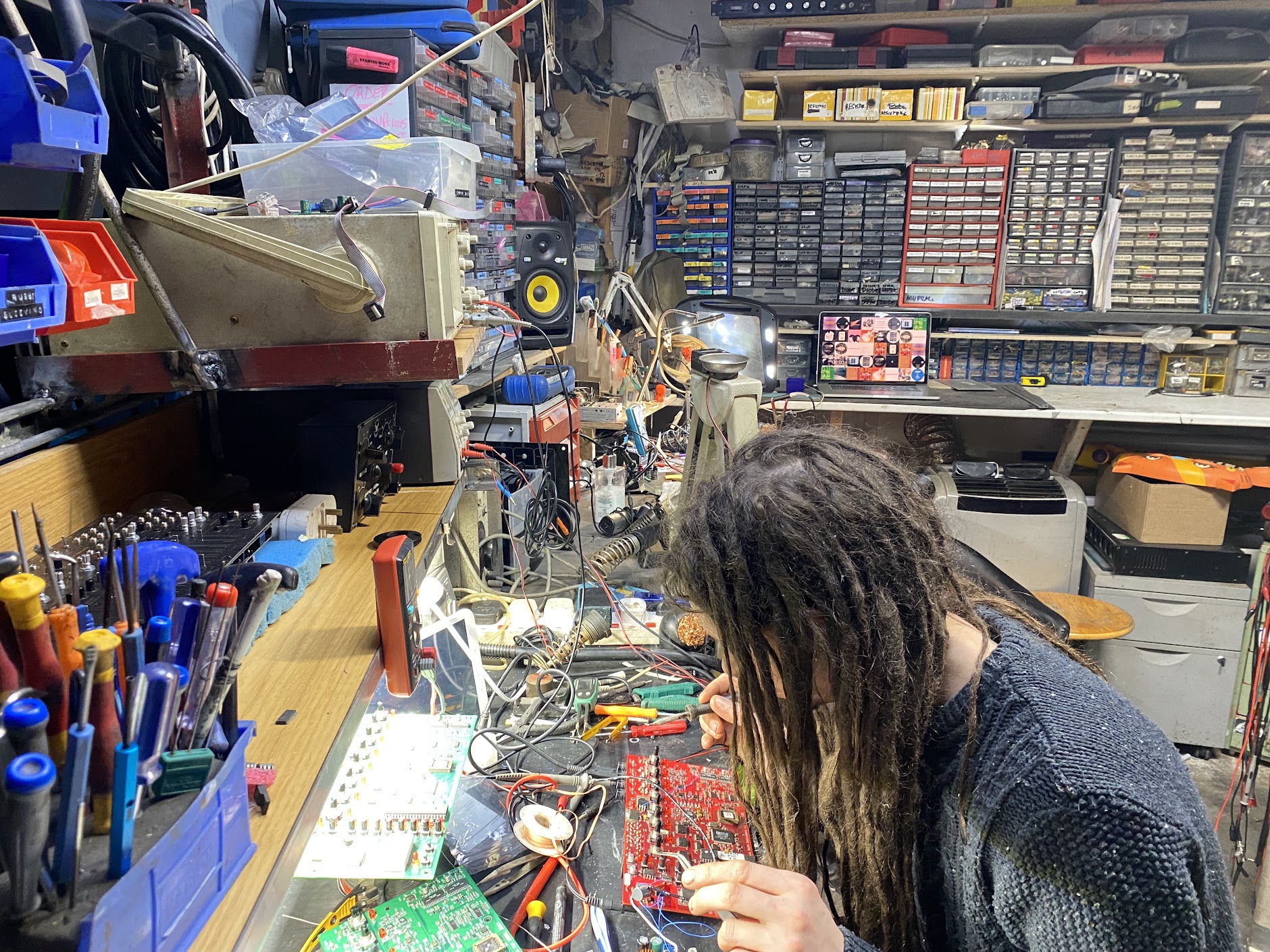 Dave Smith Evolver repair in progress at the Logarhythm workshop